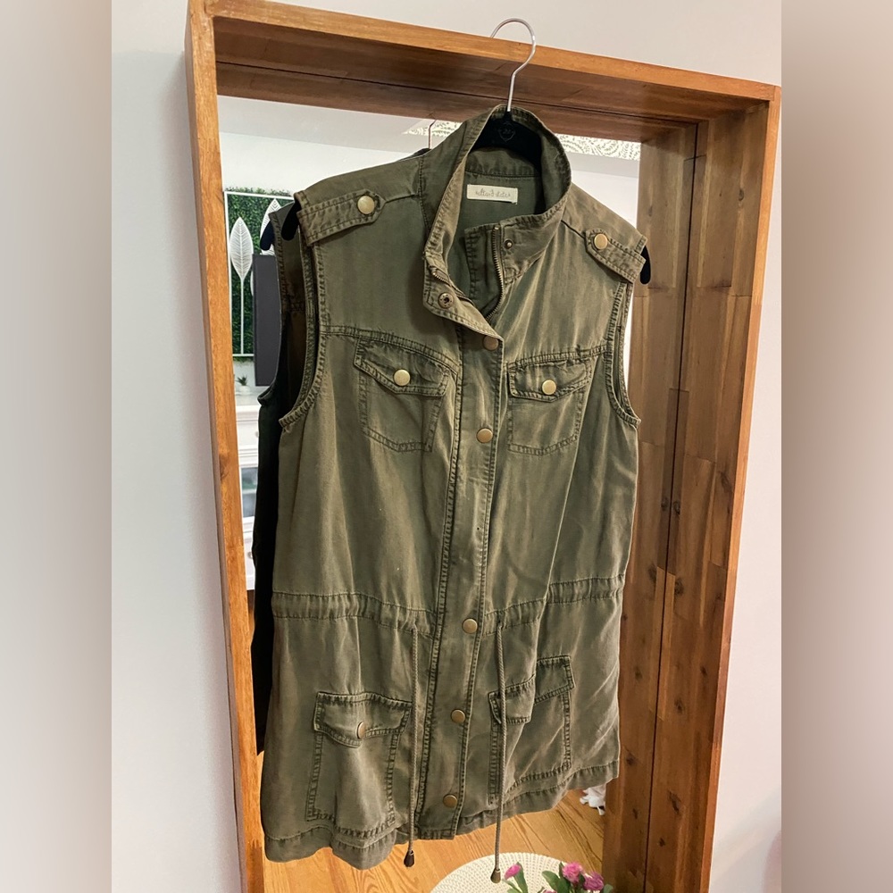 Altar’d State Green Vest One Size - Good Condition